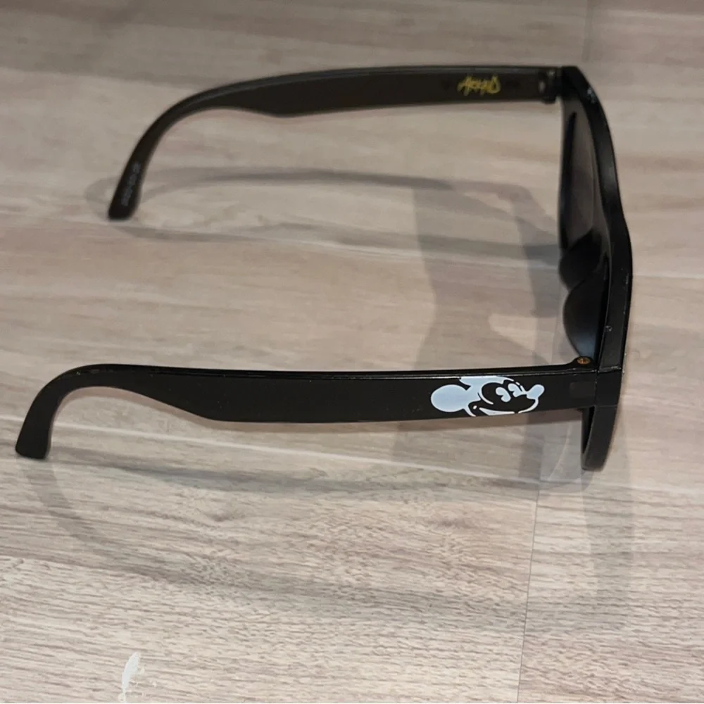 Disney Mickey and Minnie Mouse Arkaid Black Sunglasses Set